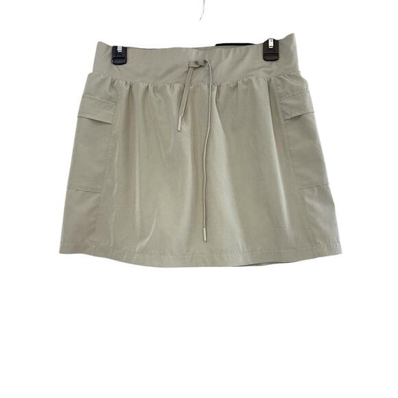 RBK Active Women’s Skirt Size M Cream Stretch Built In Shorts Training Fitness - Picture 1 of 5